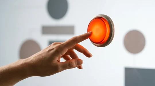 Composizione visiva che rappresenta l'importanza del contrasto e della dimensione nel design di pulsanti call-to-action per migliorare i clic