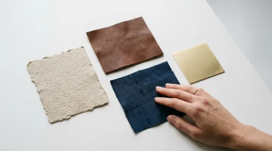 Composizione visiva che rappresenta l'impatto dell'identità di marca sui clienti di fascia alta
