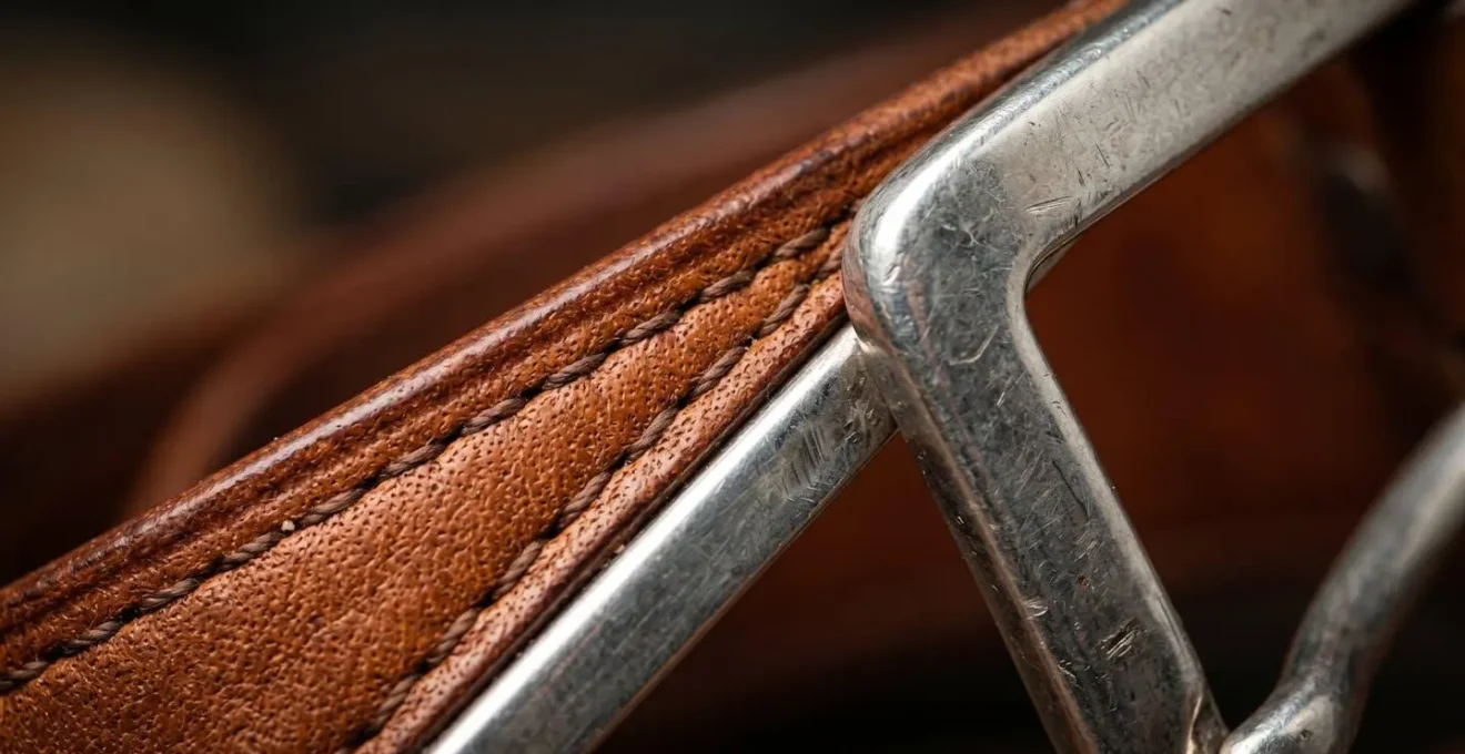 Rappresentazione simbolica della psicologia del prezzo premium come indicatore di esclusivita